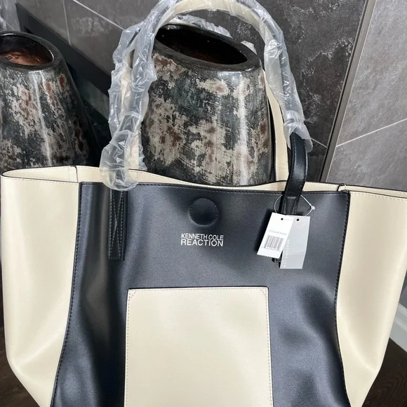Brand new with tags large 12 x 19“ Kenneth Cole, black cream, tote bag, faux - Picture 3 of 12